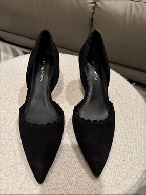 Pelle Moda Black Scalloped Pointed-Toe D'Orsay Heels